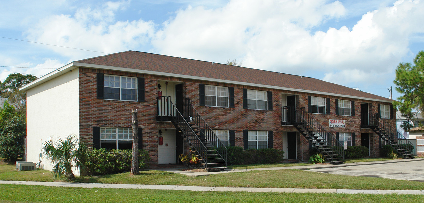 Maingate Apartments in Tampa, FL - Building Photo