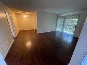 Sunset Bay I Apartments in Costa Mesa, CA - Foto de edificio - Interior Photo