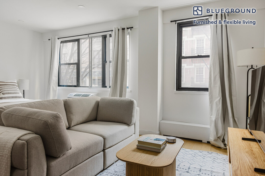 227 E 59th St in New York, NY - Building Photo