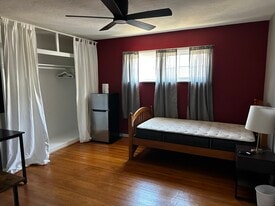 504 Douglas Ave in Oxnard, CA - Building Photo