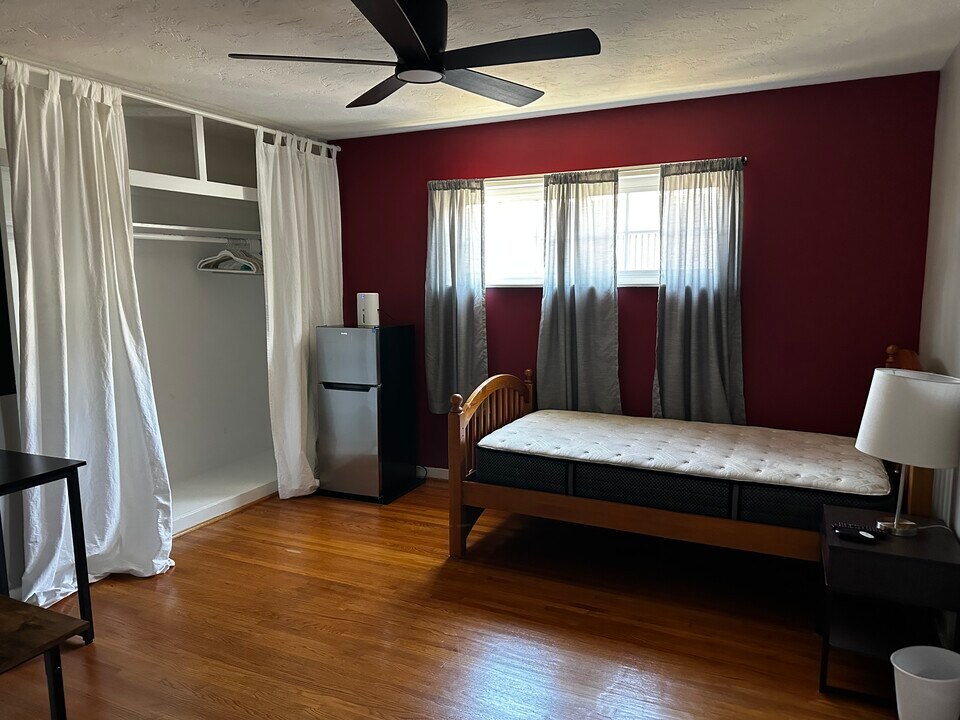 504 Douglas Ave in Oxnard, CA - Building Photo