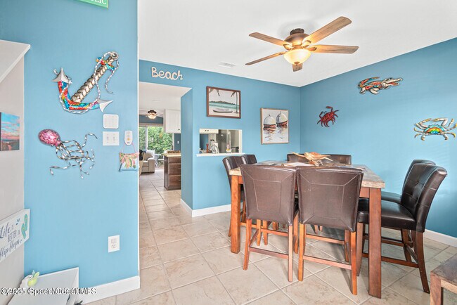 527 Seaport Blvd in Cape Canaveral, FL - Foto de edificio - Building Photo