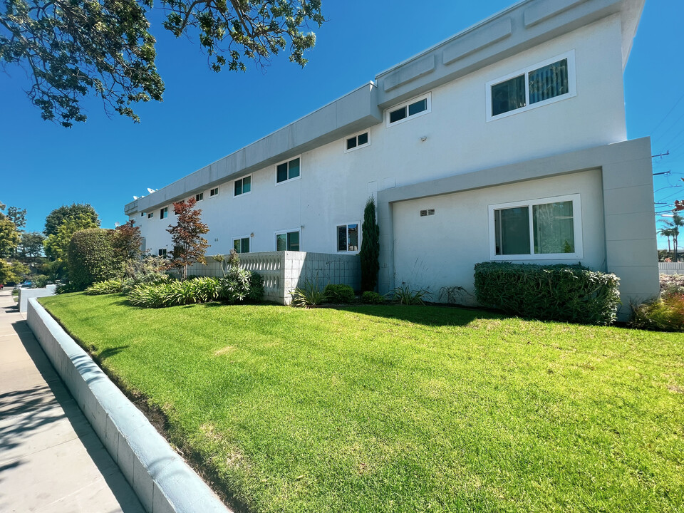 Imperial Romano Apartments in Torrance, CA - Building Photo