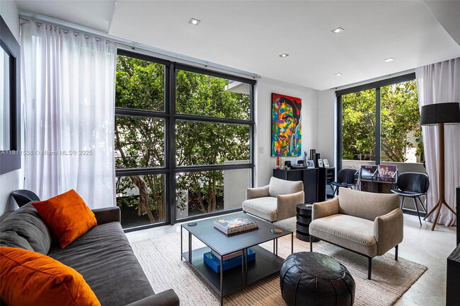 1024 Lenox Ave. in Miami Beach, FL - Building Photo - Building Photo