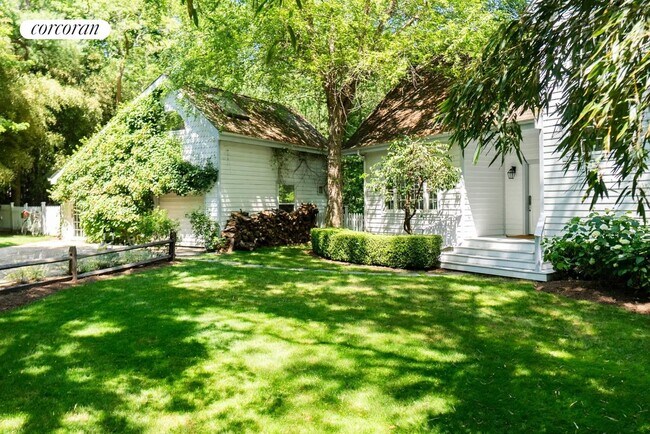29 Meadows E in Bridgehampton, NY - Building Photo - Building Photo
