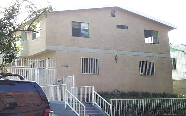 744 Hyperion Ave in Los Angeles, CA - Building Photo - Building Photo