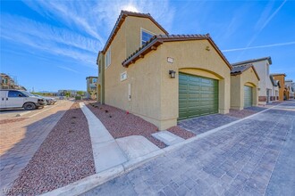 225 Vanhoy Ave in Henderson, NV - Building Photo - Building Photo