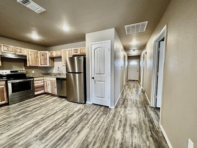 7413 5th St in Lubbock, TX - Building Photo - Building Photo
