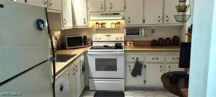 1810 SW 81st Ave in North Lauderdale, FL - Building Photo - Building Photo