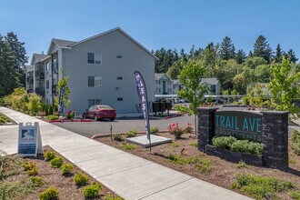 Trail Ave Apartments in Keizer, OR - Foto de edificio - Building Photo
