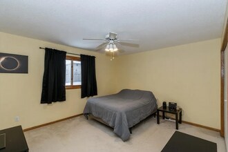 1390 Daleview Dr, Unit Duplicate of 4 in Marion, IA - Foto de edificio - Building Photo