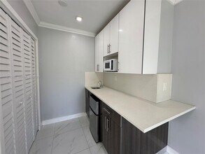 3035 SW 27th Terrace in Miami, FL - Building Photo - Building Photo