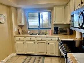 4240 Steamboat Bend in Ft. Myers, FL - Foto de edificio - Building Photo