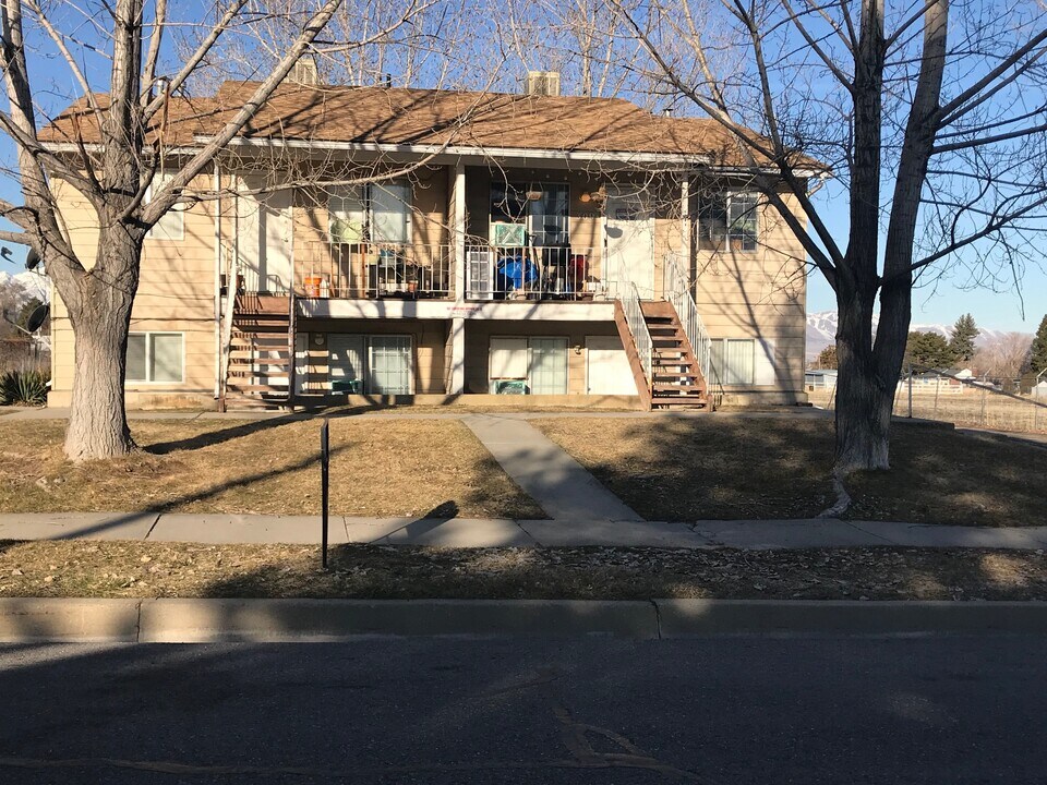 303 N 1st St in Tooele, UT - Building Photo