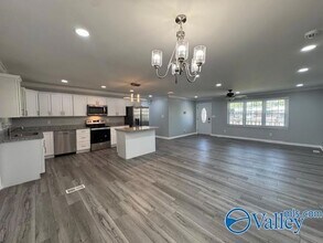 3505 Mastin Lk Rd NW in Huntsville, AL - Foto de edificio - Building Photo