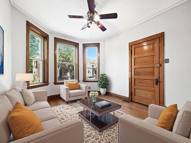 2501 N Artesian Ave in Chicago, IL - Building Photo - Building Photo