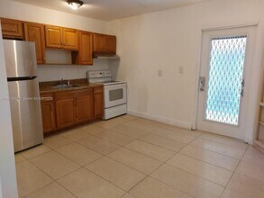 1369 NW 44th St in Miami, FL - Building Photo - Building Photo