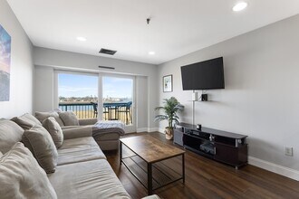 133 Commander Shea Blvd in Quincy, MA - Building Photo - Building Photo