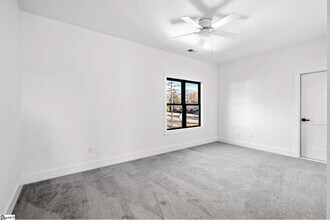 100 Lepak Ln in Greenville, SC - Foto de edificio - Building Photo