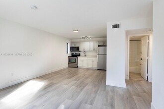 37 NW 59th St in Miami, FL - Foto de edificio - Building Photo