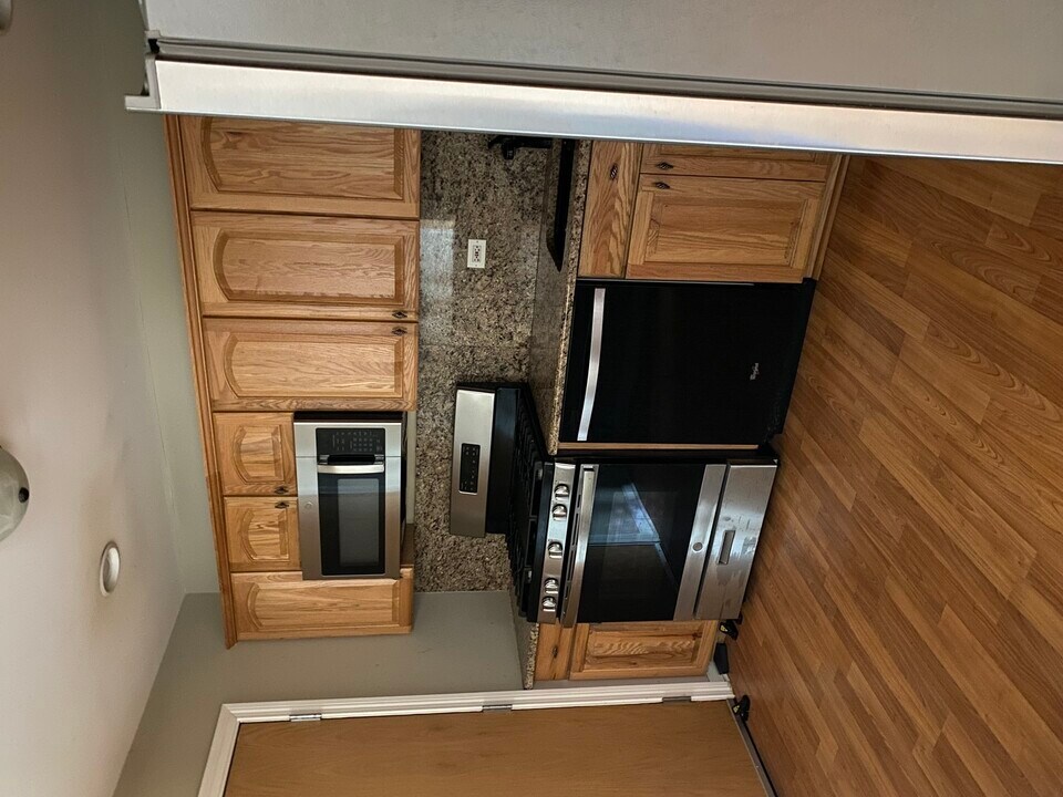 4721 St Joseph Creek Rd in Lisle, IL - Building Photo