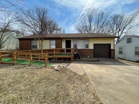 1916 W 47th Pl in Tulsa, OK - Building Photo