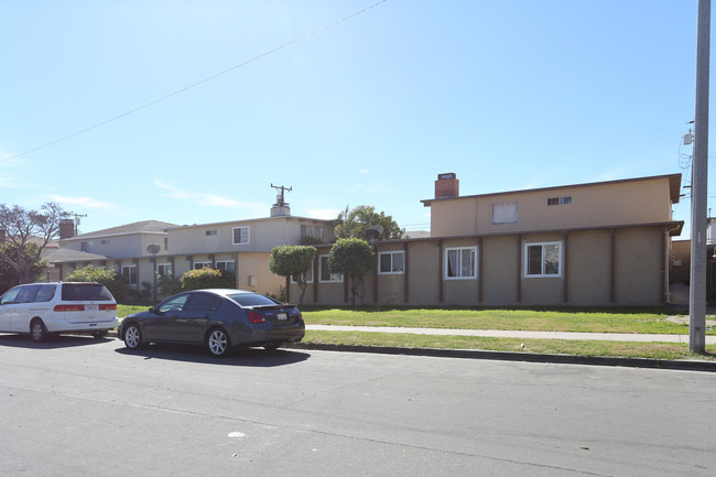 410 Canterbury Way in Oxnard, CA - Foto de edificio - Building Photo