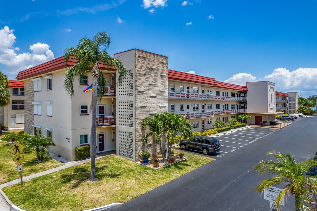 Barclay House in Gulfport, FL - Foto de edificio