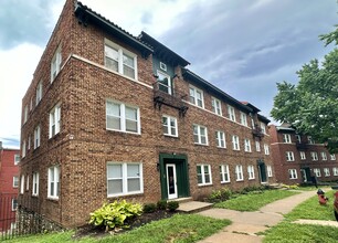 Katy and Delilah Plaza Living in Kansas City, MO - Foto de edificio - Building Photo