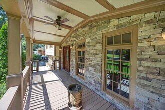 2460 Sims Dr NE in Marietta, GA - Foto de edificio - Building Photo