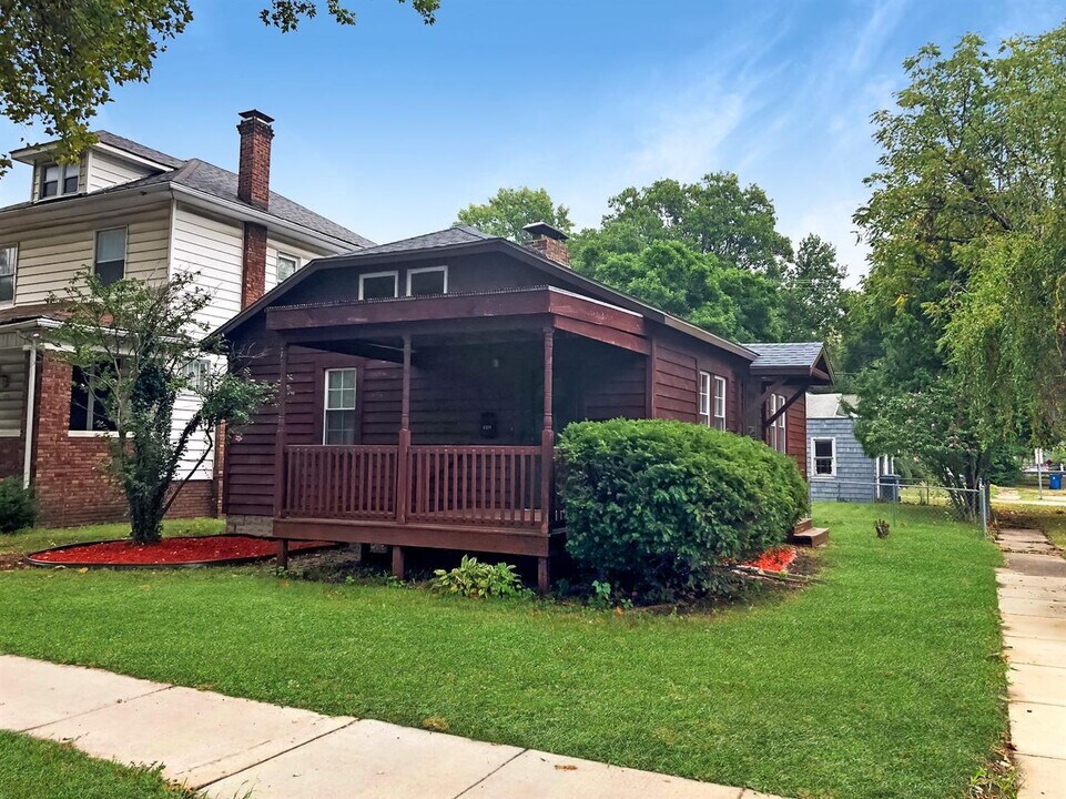 1528 S 2nd St in Springfield, IL - Building Photo