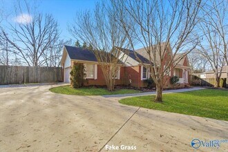 104 Lindsey Ln in Hazel Green, AL - Building Photo - Building Photo