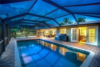 314 Avenida De Paradisio in Siesta Key, FL - Building Photo - Building Photo