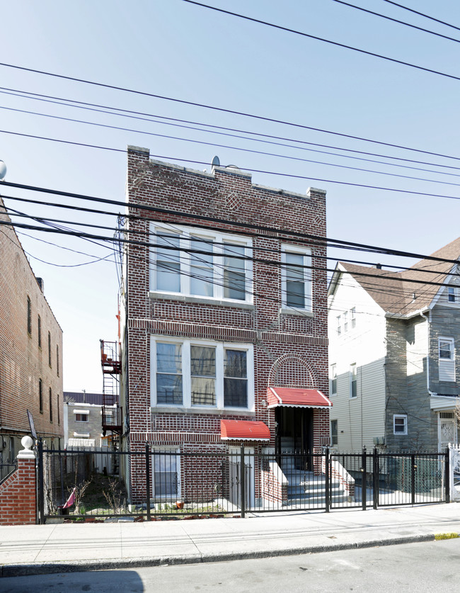 866 E 227th St in Bronx, NY - Foto de edificio - Building Photo