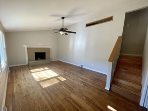 13932 W Old Nashville Rd in Columbus, IN - Foto de edificio - Building Photo