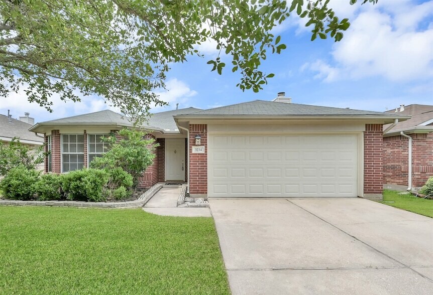 3234 Crestbridge Ln in Spring, TX - Building Photo