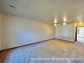 Cozy 1 Bedroom 1 Bathroom Townhome in Bran in Brandon, SD - Foto de edificio - Building Photo