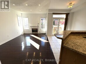 36 Frostbite Ln in Brampton, ON - Building Photo - Building Photo