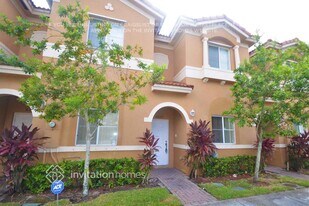 6026 Woodlands Blvd in Tamarac, FL - Building Photo