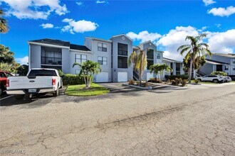 13545 Eagle Ridge Dr in Ft. Myers, FL - Foto de edificio - Building Photo