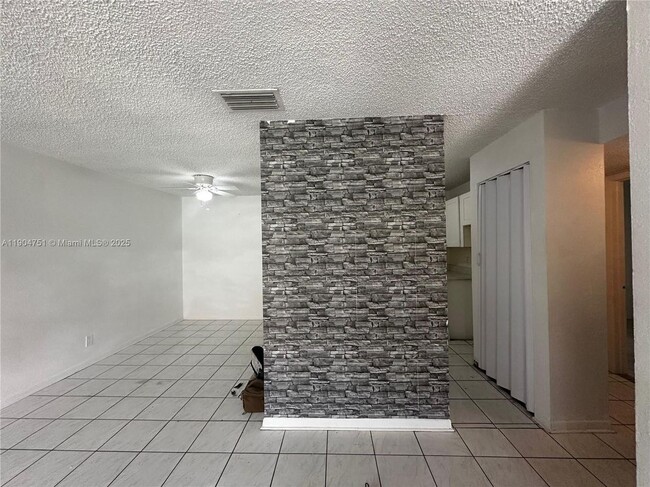 5313 NW 23rd St in Lauderhill, FL - Building Photo - Building Photo