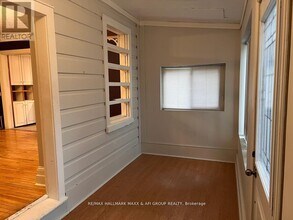 61 Wellington St E in Aurora, ON - Building Photo - Building Photo