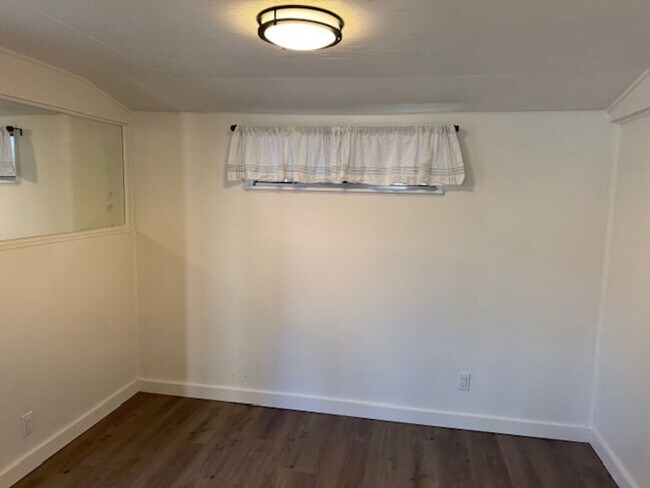 899 W Franklin St-Unit -Back Studio in Monterey, CA - Building Photo - Building Photo