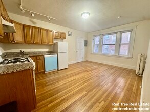 1615 Commonwealth Ave, Unit 11 in Boston, MA - Foto de edificio - Building Photo