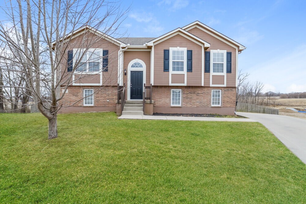 712 Hibiscus Cir in Belton, MO - Building Photo