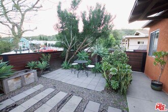 2341 Meadowvale Ave in Los Angeles, CA - Building Photo - Building Photo