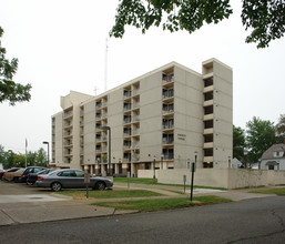 McKinley Towers in Niles, OH - Foto de edificio - Building Photo