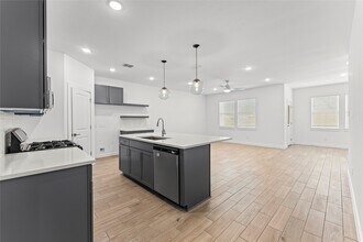 4719 Bay Vista Dr in Baytown, TX - Building Photo - Building Photo