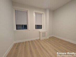 27 Phillips St, Unit 3 in Boston, MA - Building Photo - Building Photo