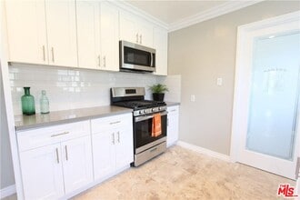 3807 W 59th Pl in Los Angeles, CA - Building Photo - Building Photo